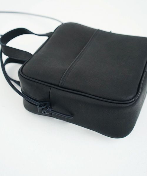 macromauro マクロマウロ.NO LETTER BAG SQUARE M [BLACK]_