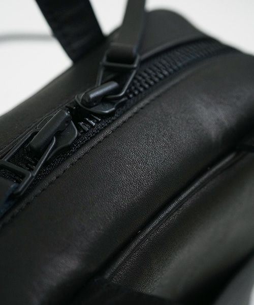 macromauro マクロマウロ.NO LETTER BAG SQUARE M [BLACK]_