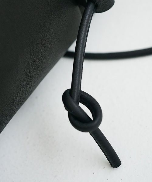 macromauro マクロマウロ.NO LETTER BAG SQUARE M [BLACK]_