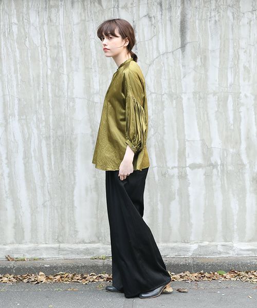 suzuki takayuki.スズキタカユキ.puff-sleeve blouse [A221-03/khaki/nude]