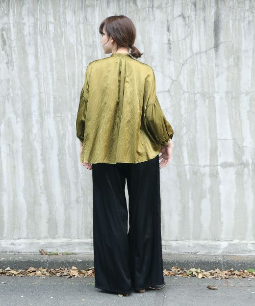 suzuki takayuki スズキタカユキ puff-sleeve blouse [A221-03/khaki/nude]