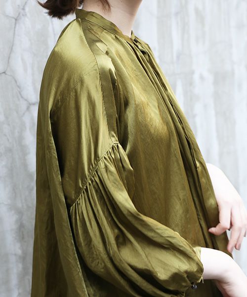 suzuki takayuki.スズキタカユキ.puff-sleeve blouse [A221-03/khaki/nude]