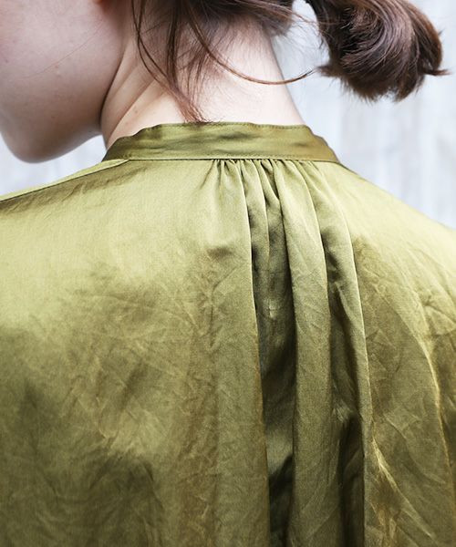 suzuki takayuki スズキタカユキ puff-sleeve blouse [A221-03/khaki/nude]