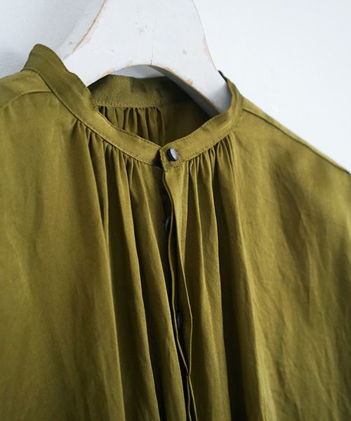 suzuki takayuki.スズキタカユキ.puff-sleeve blouse [A221-03/khaki/nude]