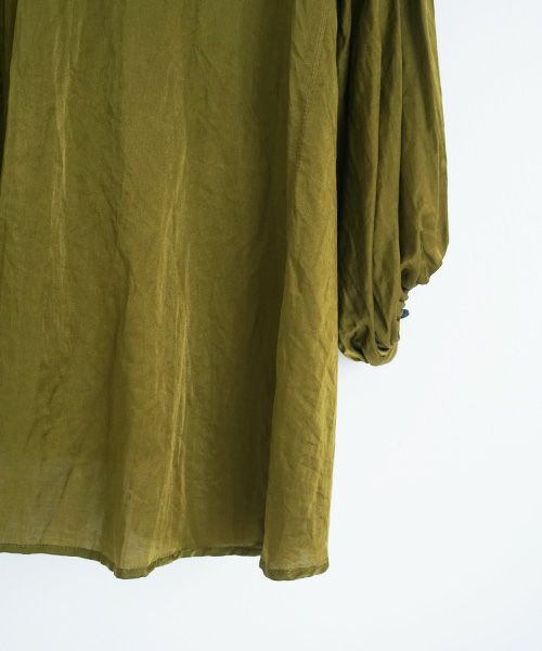 suzuki takayuki.スズキタカユキ.puff-sleeve blouse [A221-03/khaki/nude]