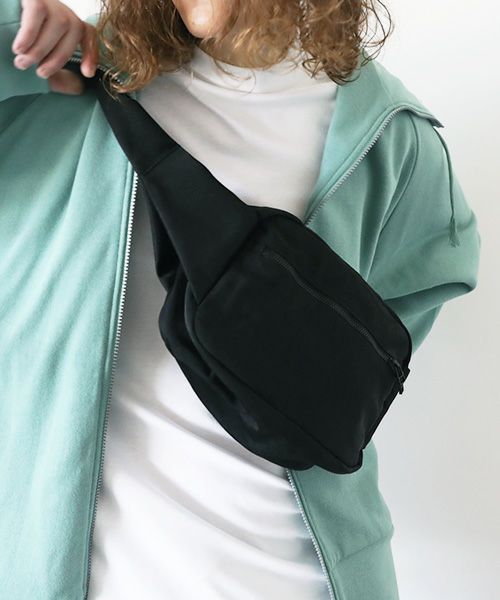 VU PRODUCT.ヴウプロダクト.body bag vu-product-B05[BLACK]