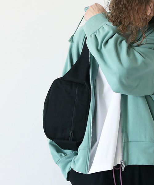 VU PRODUCT.ヴウプロダクト.body bag vu-product-B05[BLACK]