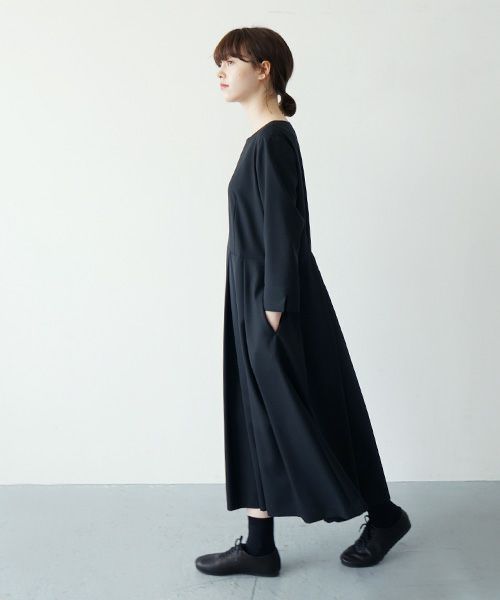 Mochi モチ tuck dress [ma21-op-02/black]