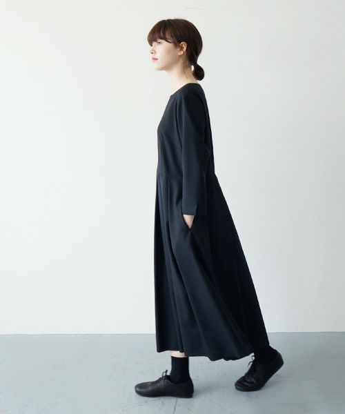 Mochi.モチ.tuck dress [ma21-op-02/black]
