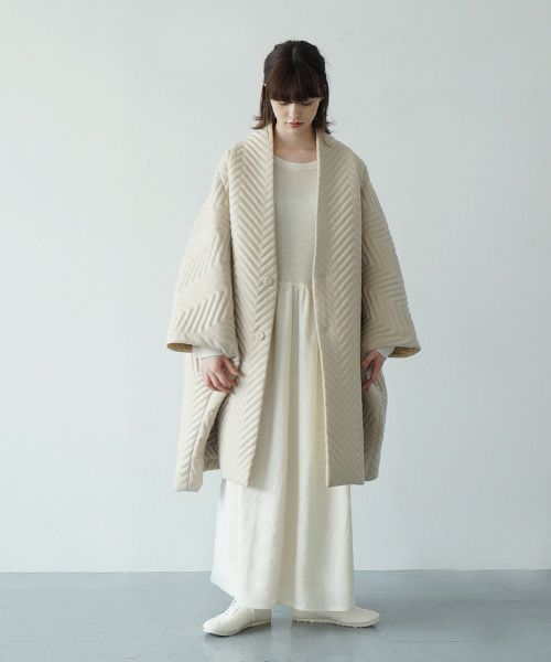 Mochiモチcape coat [ma21-co-01/off white]Mochi 最新コレクション
