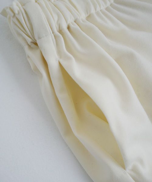 Mochi.モチ.cropped wide pants [ma21-pt-02/off white]