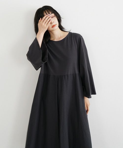 Mochi / home&miles.モチ / ホーム＆マイルズ.flare sleeve one piece [sumi]
