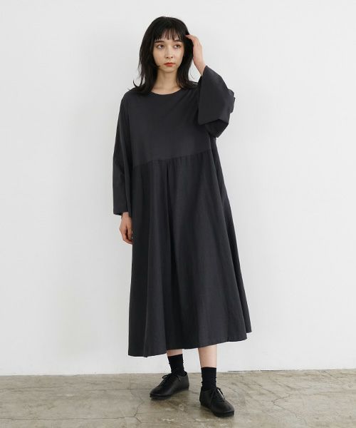Mochi / home&miles.モチ / ホーム＆マイルズ.flare sleeve one piece [sumi]