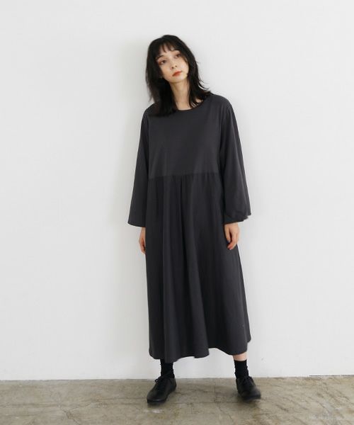 Mochi / home&miles.モチ / ホーム＆マイルズ.flare sleeve one piece [sumi]