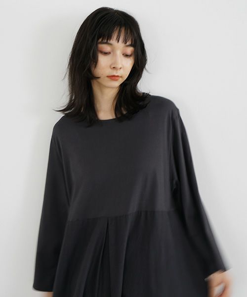 Mochi / home&miles.モチ / ホーム＆マイルズ.flare sleeve one piece [sumi]