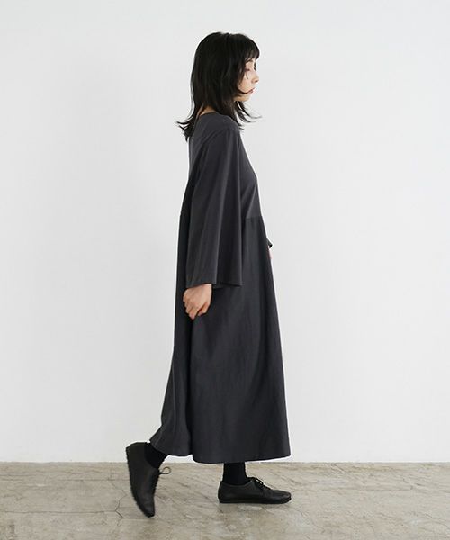 Mochi / home&miles.モチ / ホーム＆マイルズ.flare sleeve one piece [sumi]