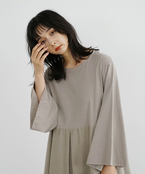 Mochi / home&miles.モチ / ホーム＆マイルズ.flare sleeve one piece [greige]