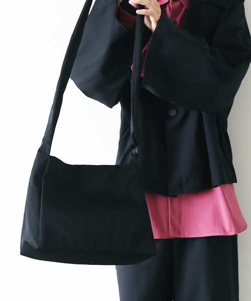 VU PRODUCT.ヴウプロダクト.vu-product-B07[BLACK].sash bag small