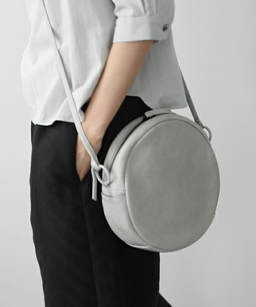 Mochi.モチ.circle shoulder bag [ma-pro-10-/grey green・]