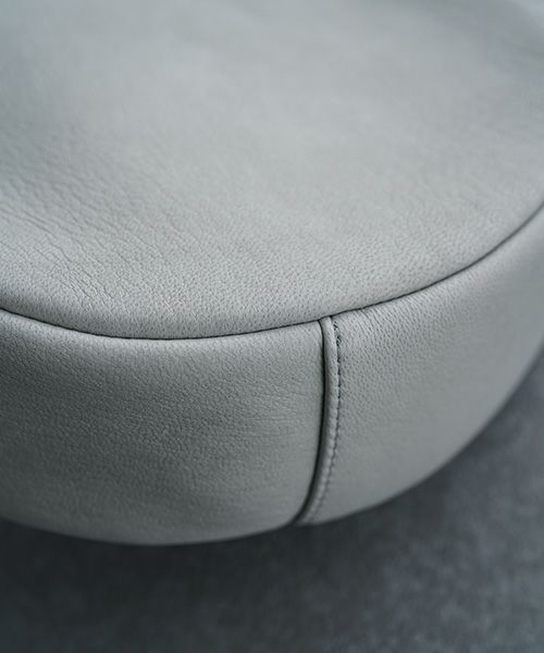 Mochi.モチ.circle shoulder bag [ma-pro-10-/grey green・]