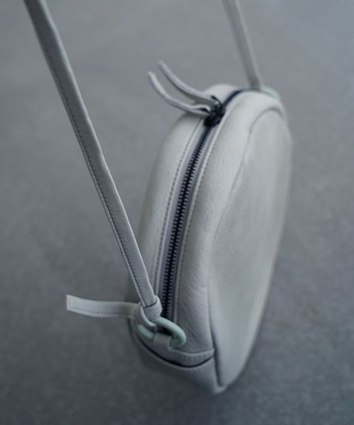 Mochi.モチ.circle shoulder bag [ma-pro-10-/grey green・]