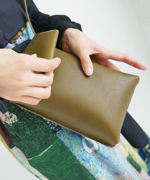 ohta.オオタ.olive slim letter bag [ac-21O1]
