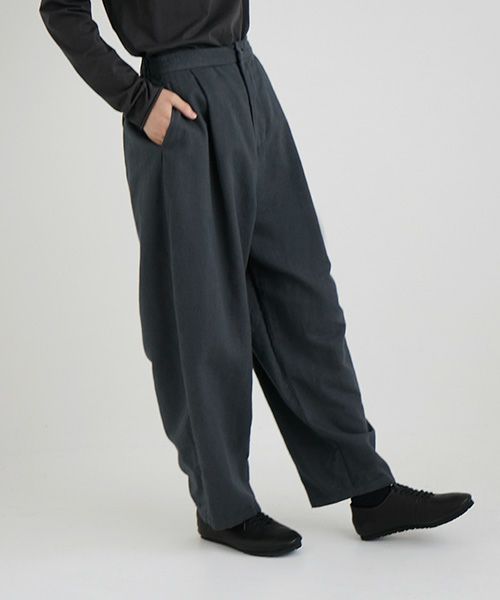 Mochi / home&miles.モチ / ホーム＆マイルズ.volume tuck pants [sumi]