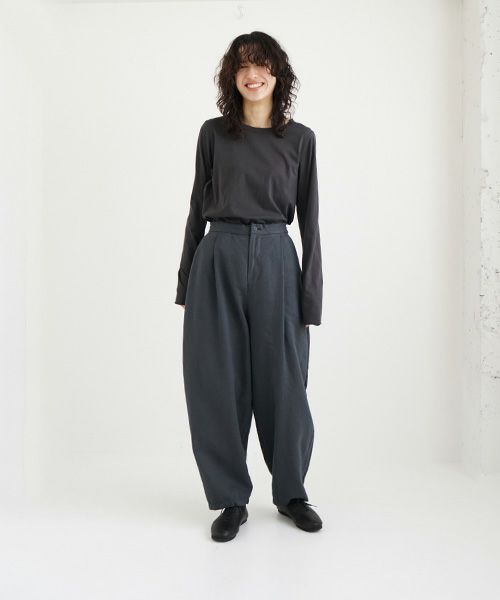 Mochi / home&miles.モチ / ホーム＆マイルズ.volume tuck pants [sumi]