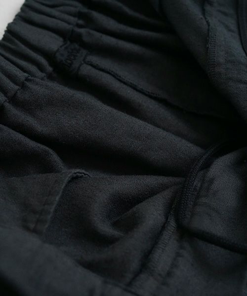 Mochi / home&miles.モチ / ホーム＆マイルズ.volume tuck pants [sumi]