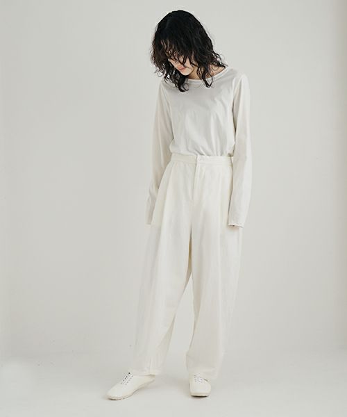 Mochi / home&miles.モチ / ホーム＆マイルズ.volume tuck pants [off white]