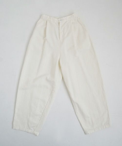 Mochi / home&miles.モチ / ホーム＆マイルズ.volume tuck pants [off white]