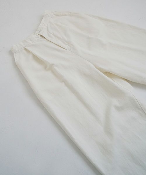 Mochi / home&miles.モチ / ホーム＆マイルズ.volume tuck pants [off white]
