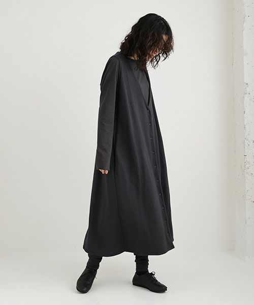 Mochi / home&miles.モチ / ホーム＆マイルズ.v-neck button one piece [sumi/・2]