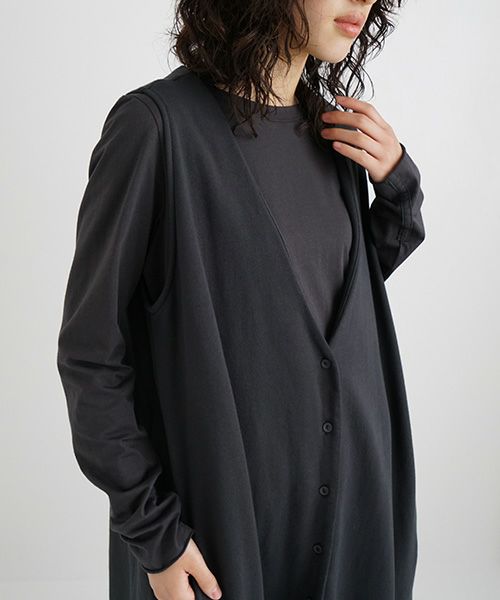 Mochi / home&miles.モチ / ホーム＆マイルズ.v-neck button one piece [sumi/・2]