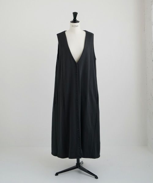 Mochi / home&miles.モチ / ホーム＆マイルズ.v-neck button one piece [sumi/・2]