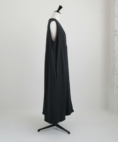 Mochi / home&miles.モチ / ホーム＆マイルズ.v-neck button one piece [sumi/・2]