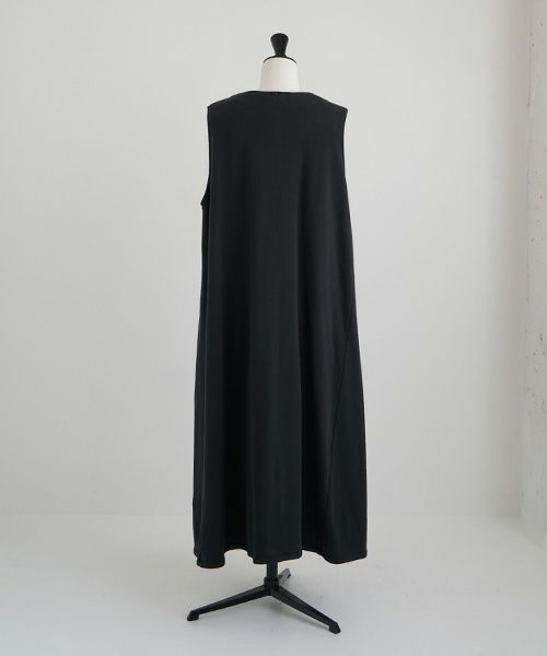 Mochi / home&miles.モチ / ホーム＆マイルズ.v-neck button one piece [sumi/・2]