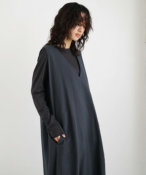 Mochi / home&miles.モチ / ホーム＆マイルズ.v-neck one piece [sumi]