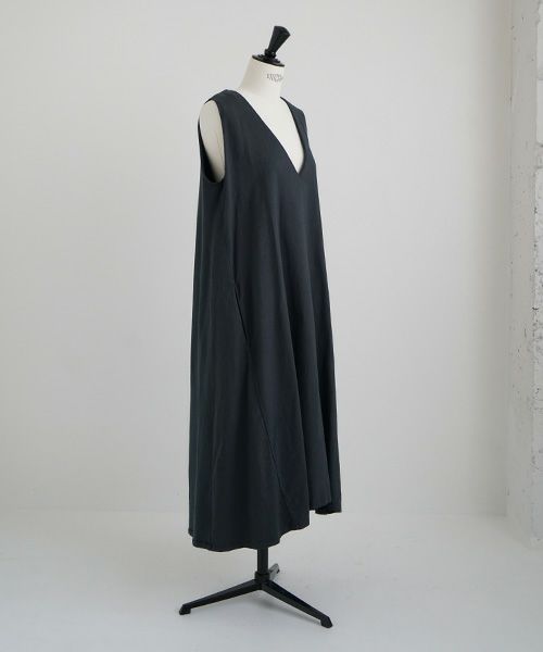 Mochi / home&miles.モチ / ホーム＆マイルズ.v-neck one piece [sumi]