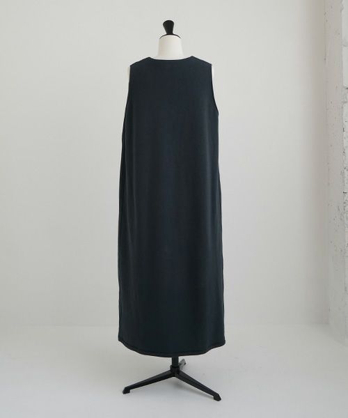 Mochi / home&miles.モチ / ホーム＆マイルズ.v-neck one piece [sumi]