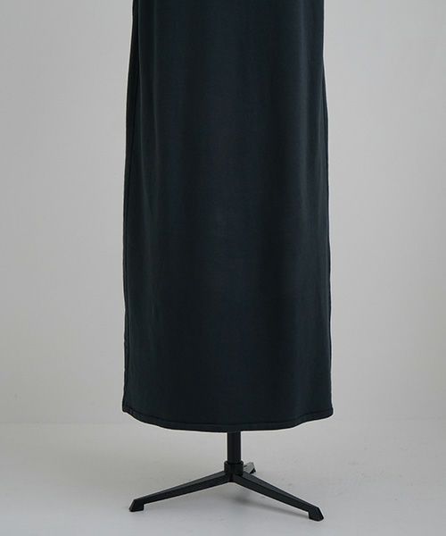 Mochi / home&miles.モチ / ホーム＆マイルズ.v-neck one piece [sumi]