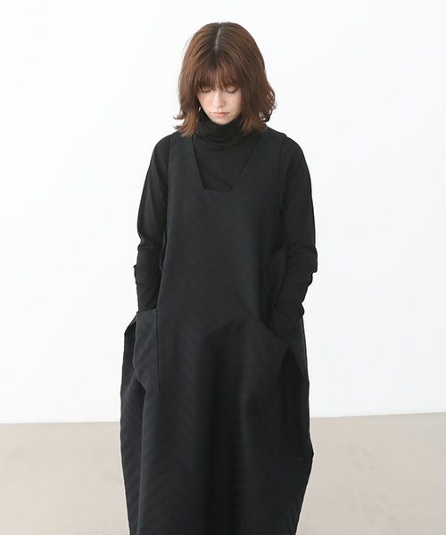 Mochi.モチ.square neck dress (Jacquard ). [ma22-op-02/Jacquard×black]