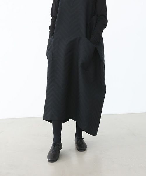 Mochi.モチ.square neck dress (Jacquard ). [ma22-op-02/Jacquard×black]