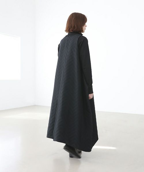 Mochi.モチ.square neck dress (Jacquard ). [ma22-op-02/Jacquard×black]