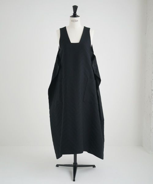 Mochi.モチ.square neck dress (Jacquard ). [ma22-op-02/Jacquard×black]