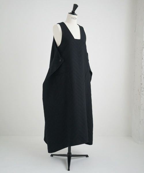 Mochi.モチ.square neck dress (Jacquard ). [ma22-op-02/Jacquard×black]