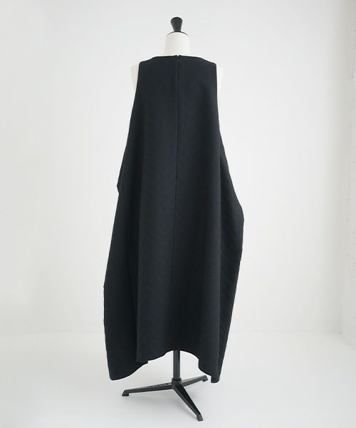Mochi.モチ.square neck dress (Jacquard ). [ma22-op-02/Jacquard×black]