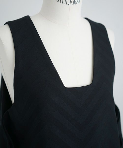 Mochi.モチ.square neck dress (Jacquard ). [ma22-op-02/Jacquard×black]