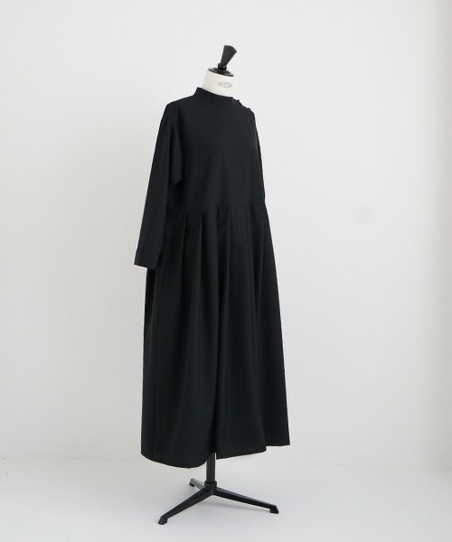 Mochi.モチ.hight neck tuck dress [ma22-op-04/black]