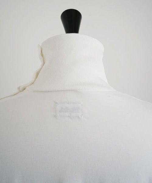 Mochi.モチ.side button top [ma22-b-02/white]